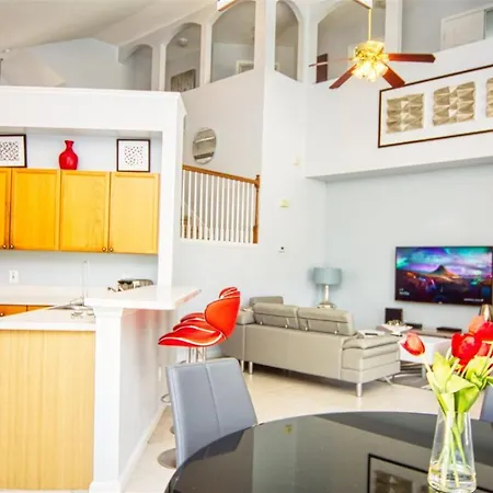 5 Bedroom 3 And Half Bathroom Luxury Villa At Windsor Palms